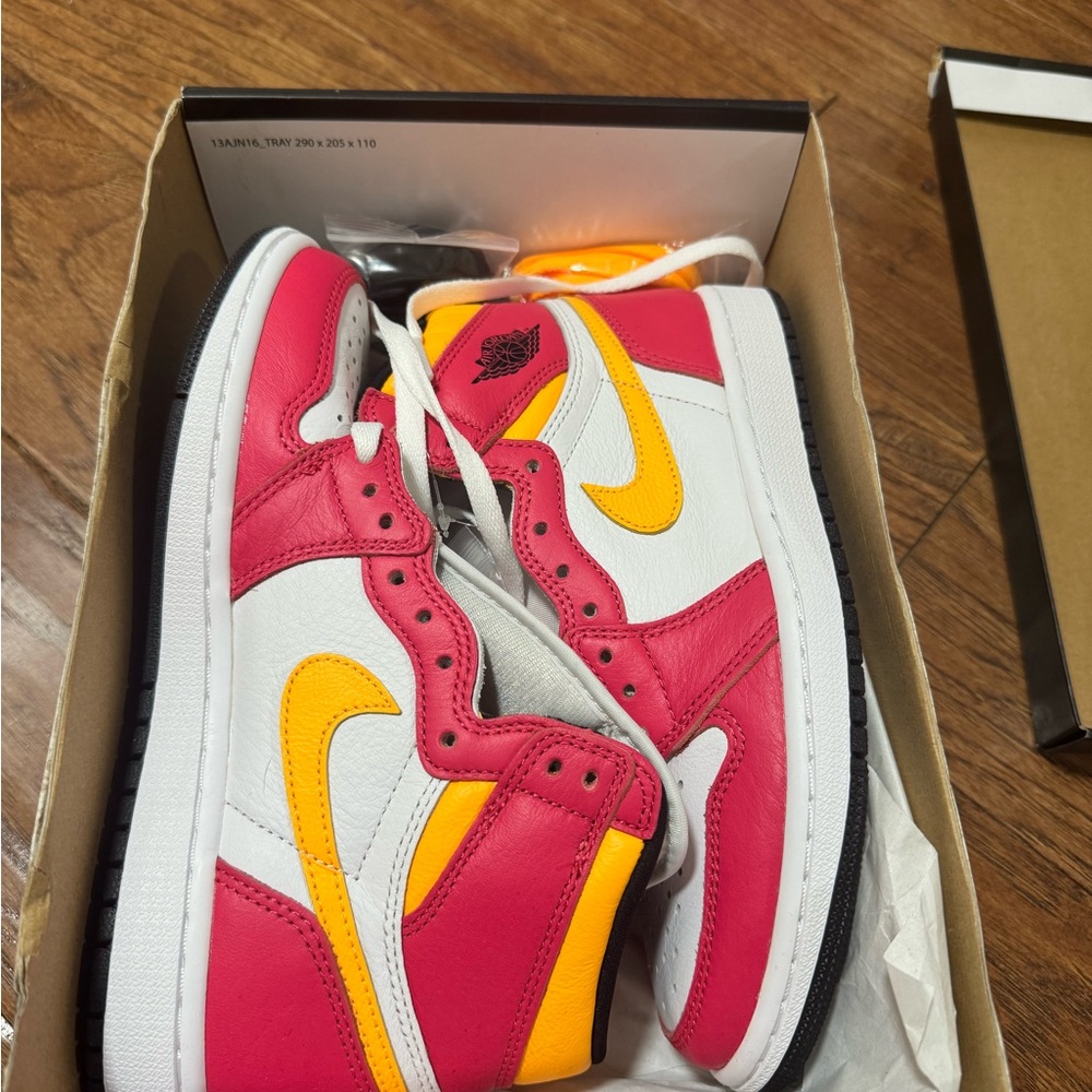 Jordan 1 Light Fusion Red
